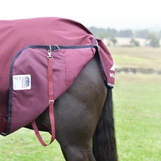 Weatherbeeta Comfitec Essential Standard Neck Turnout 50g (Navy/Burgundy)