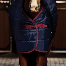 Weatherbeeta Comfitec 210d Channel Quilt Stable Standard Neck 100g (Navy/Burgundy)
