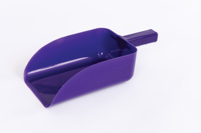 Roma Plastic Feed Scoop (Purple)